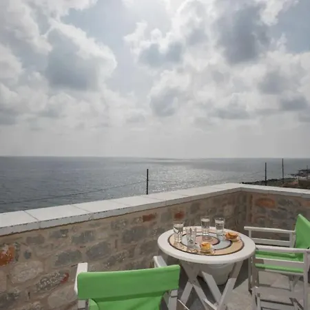 Alkyon Seaside 公寓 Néon Oítilon