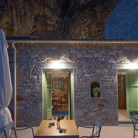 Alkyon Seaside דירה Néon Oítilon