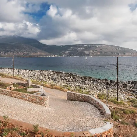 Alkyon Seaside Apartment Neo Oitilo