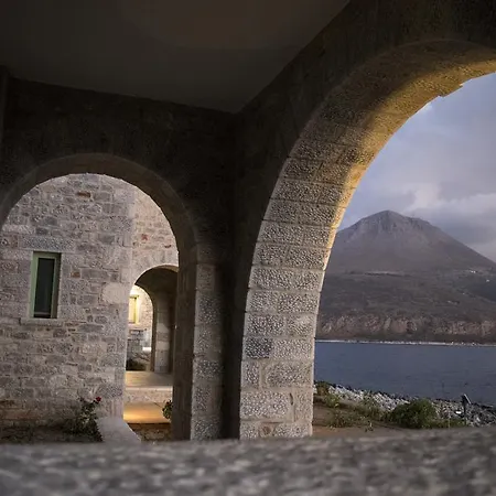 Alkyon Seaside 公寓 Néon Oítilon